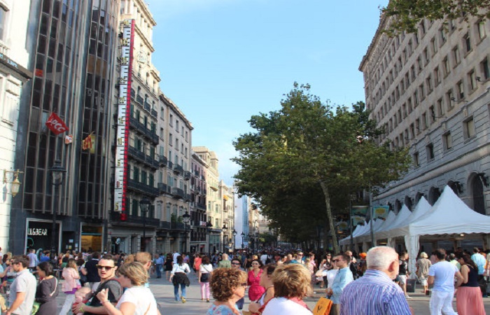 Shopping in Portal de lAngel in Barcelona