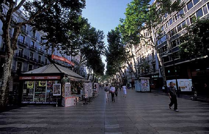 Shopping in Rambla de Catalunya in Barcelona