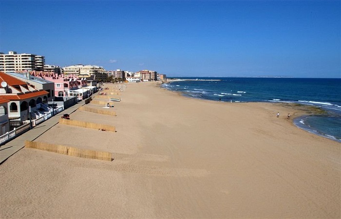 Beach Playa de La Mata in Torrevieja